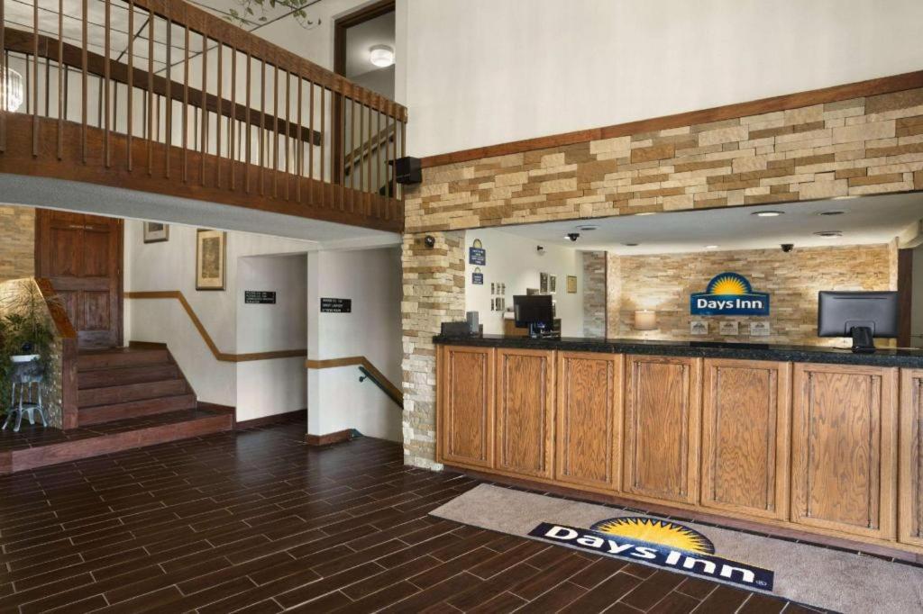 Hotel Ramadaby Wyndham Pittsburgh-New Stanton Esterno foto