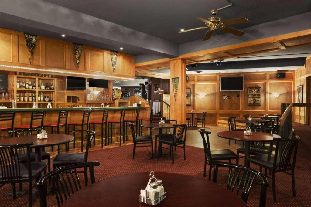 Hotel Ramadaby Wyndham Pittsburgh-New Stanton Esterno foto