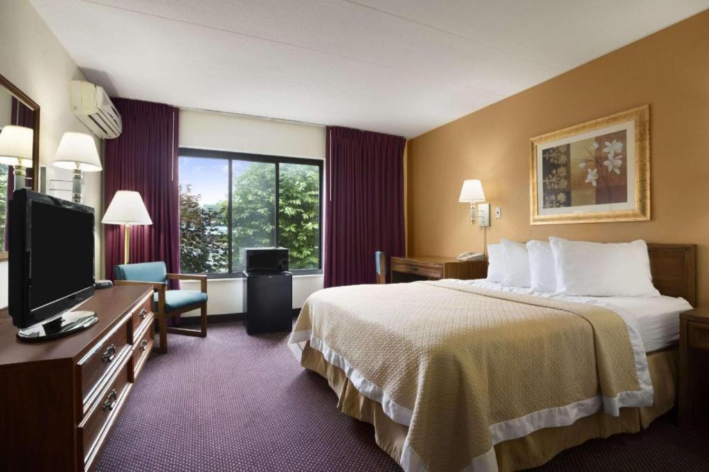 Hotel Ramadaby Wyndham Pittsburgh-New Stanton Esterno foto