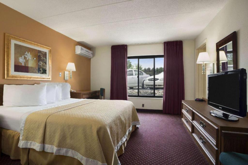 Hotel Ramadaby Wyndham Pittsburgh-New Stanton Esterno foto