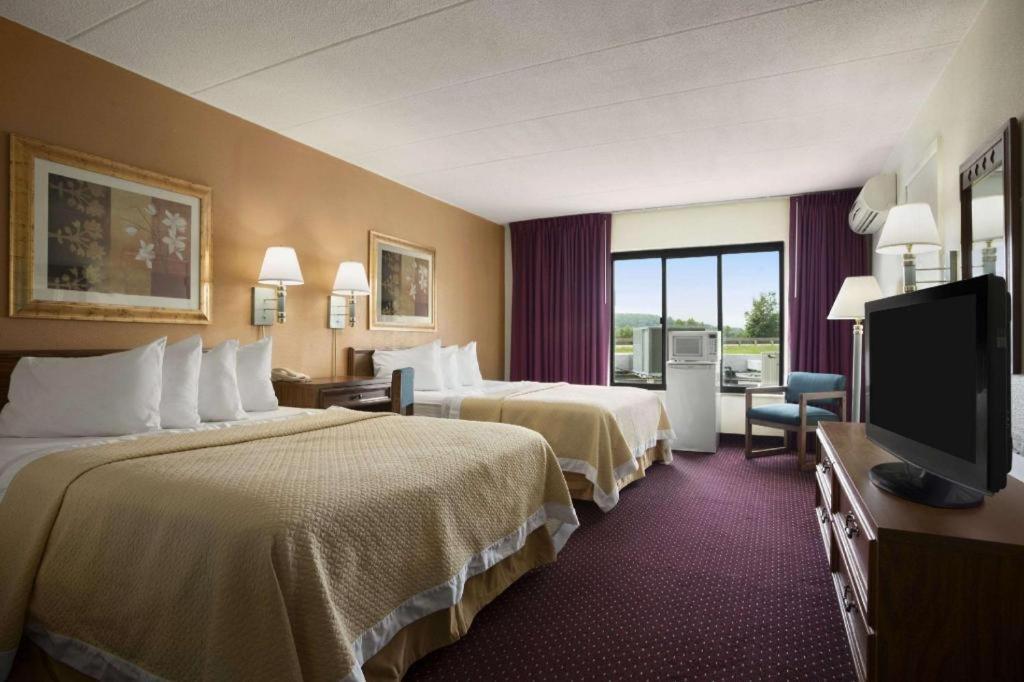 Hotel Ramadaby Wyndham Pittsburgh-New Stanton Esterno foto