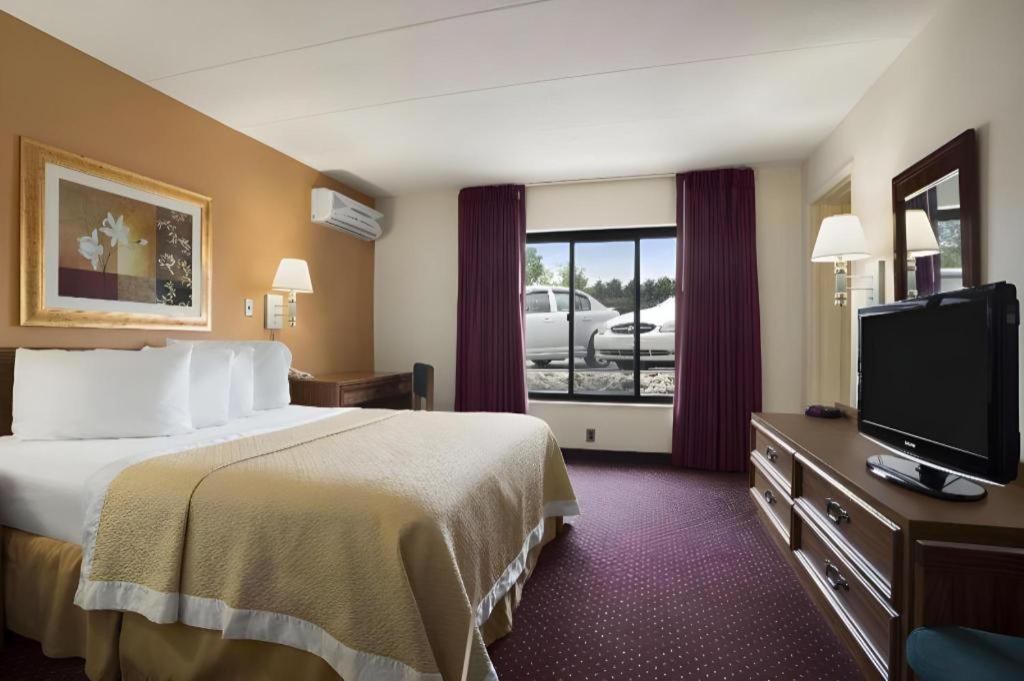 Hotel Ramadaby Wyndham Pittsburgh-New Stanton Esterno foto
