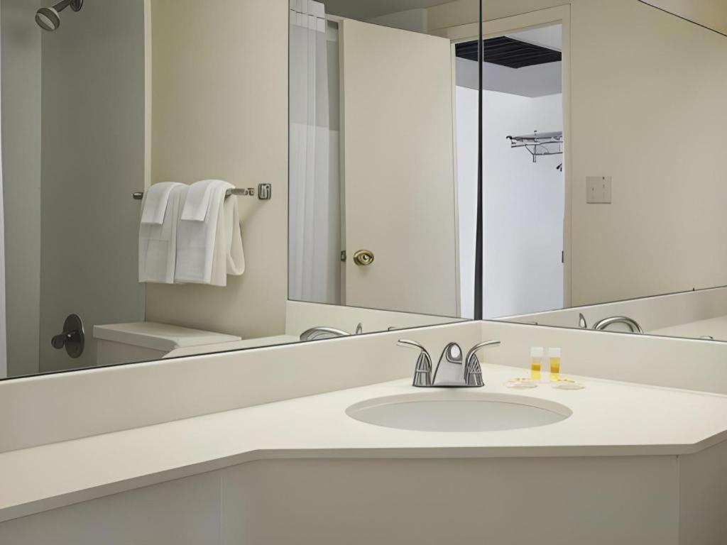 Hotel Ramadaby Wyndham Pittsburgh-New Stanton Esterno foto